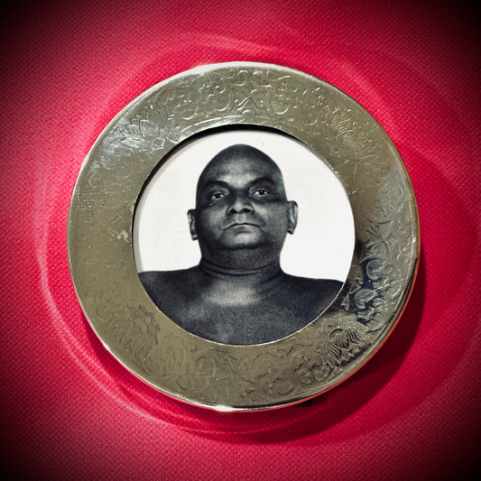 Frame with Bhagwan Nityanand’s Divine Face - Round shape Pure Silver