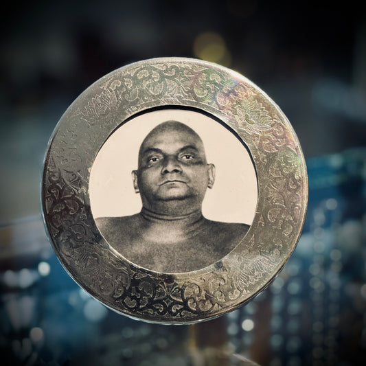 Frame with Bhagwan Nityanand’s Divine Face - Round shape Pure Silver